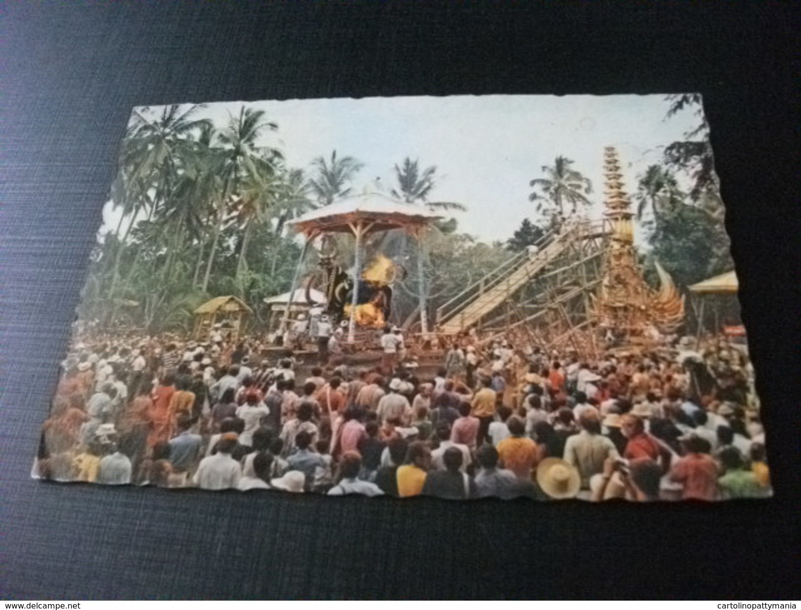 STORIA POSTALE FRANCOBOLLO COMMEMORATIVO INDONESIA CREMATION CEREMONY IN BALI - Indonesia