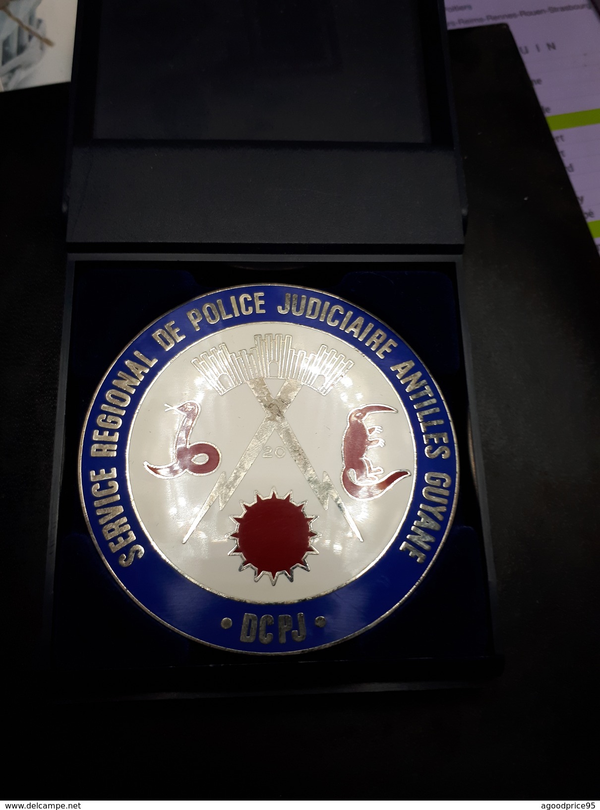 MEDAILLE DE TABLE "DCPJ" POLICE JUDICIAIRE ANTILLES-GUYANE - Police