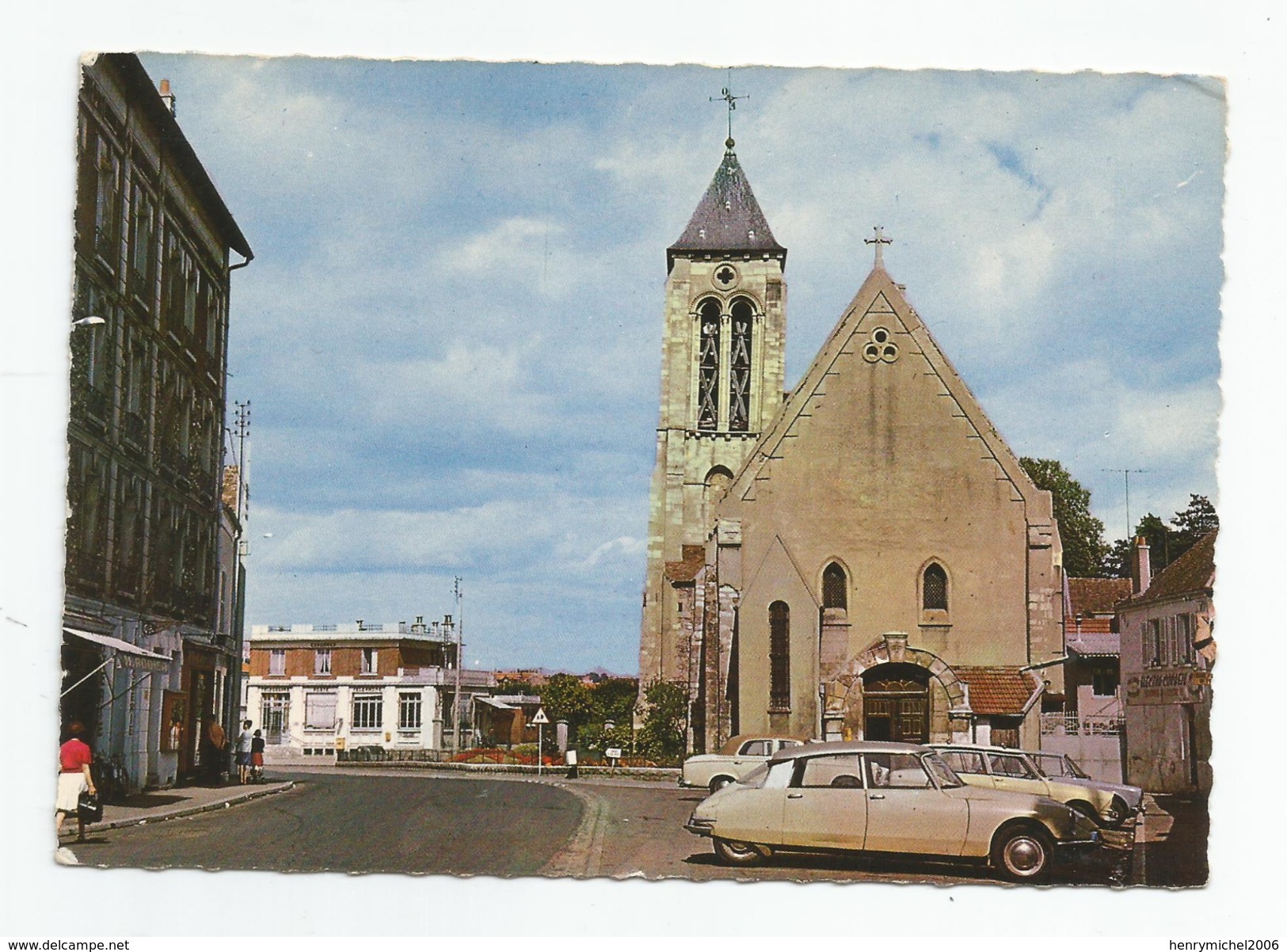 91 - Essonne - Corbeil Essonnes L'église Parking Auto Ds - Corbeil Essonnes