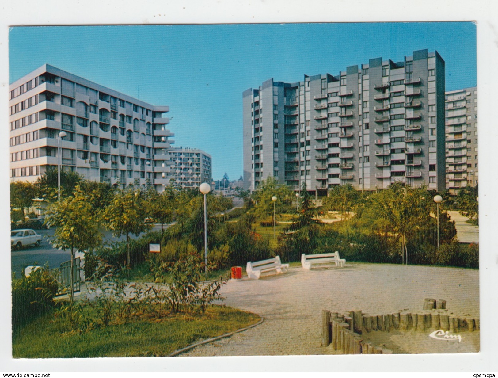 77 - CHELLES / SQUARE ET IMMEUBLES - Chelles