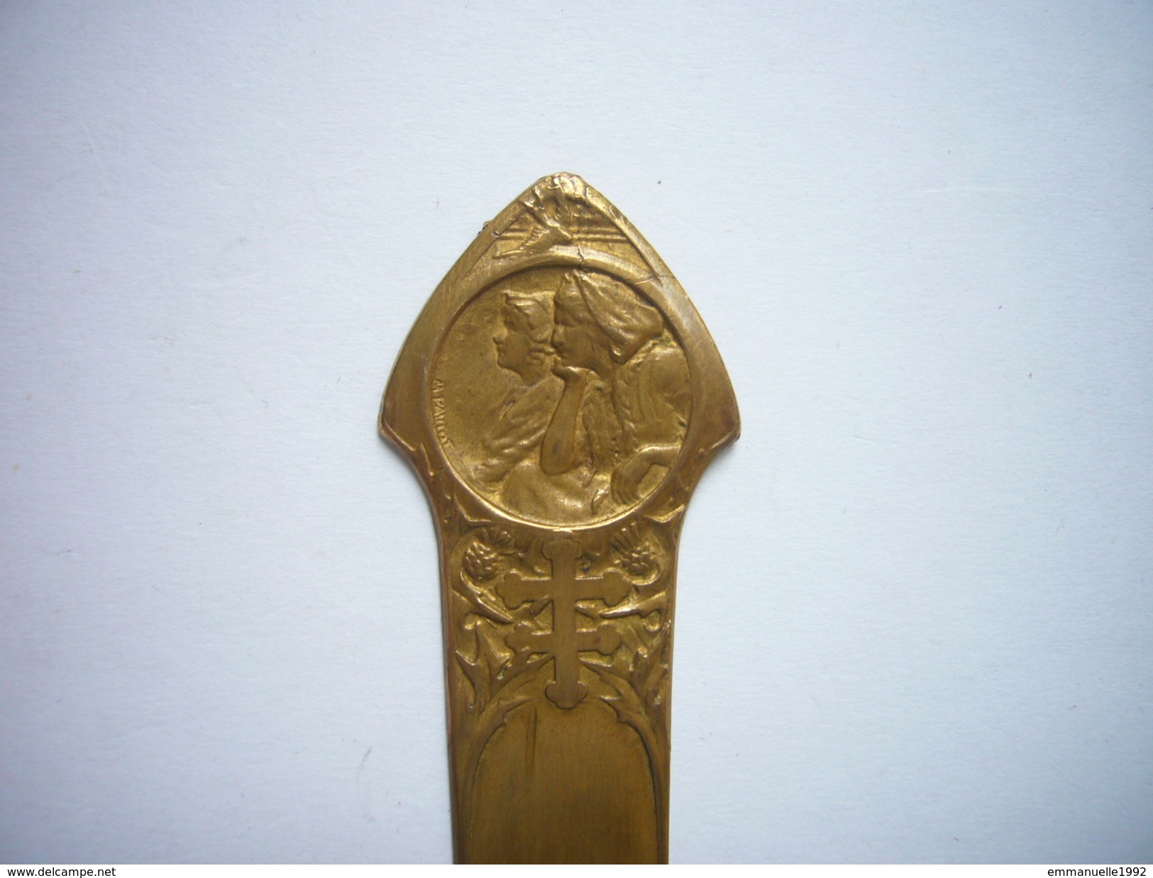 Coupe-papier Ouvre-lettre En Bronze Art Nouveau Femmes Chardons Et Croix De Lorraine Signé - Autres & Non Classés