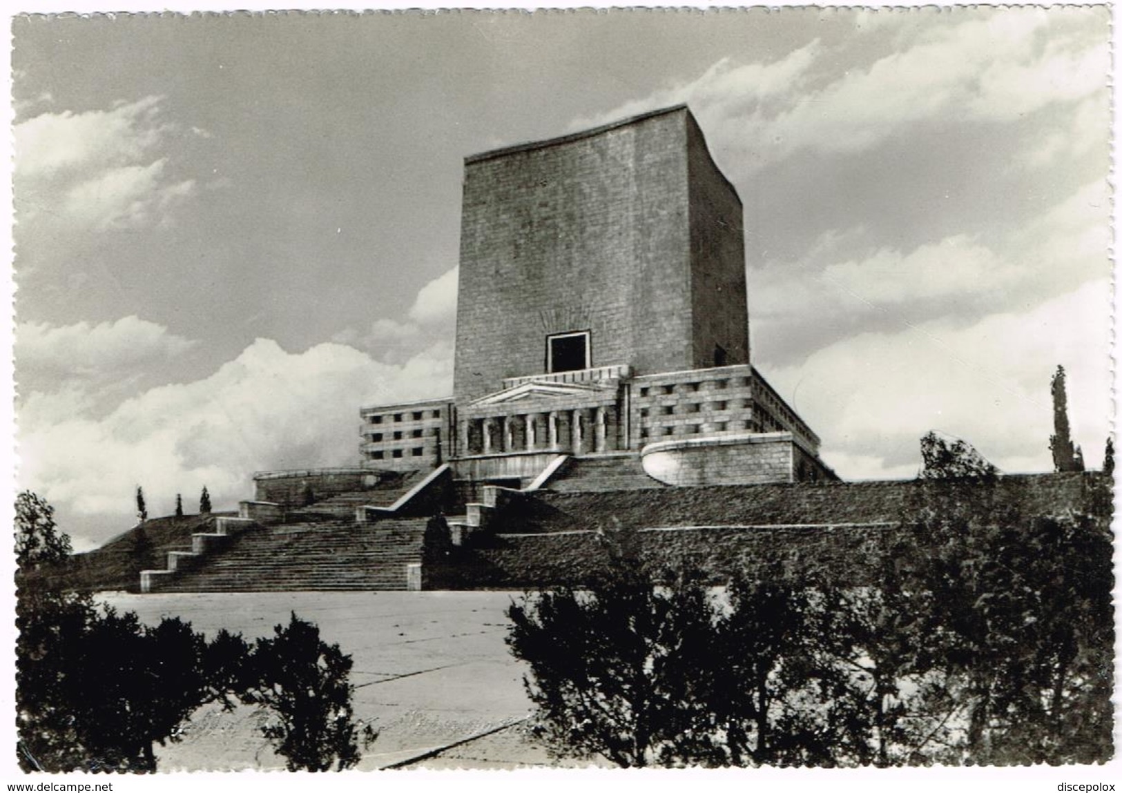 Y3013 Nervesa Della Battaglia (Treviso) - Monumento Ossario Militare Del Montello / Viaggiata 1964 - Altri & Non Classificati