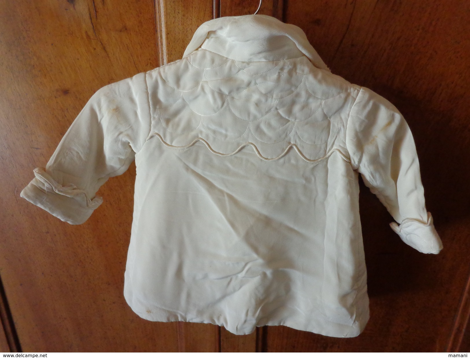 Manteau Authentique  Vintage De Bebe Pour Poupee -recontitution-epaule A Epaule 30cm Haut 44cm - Autres & Non Classés