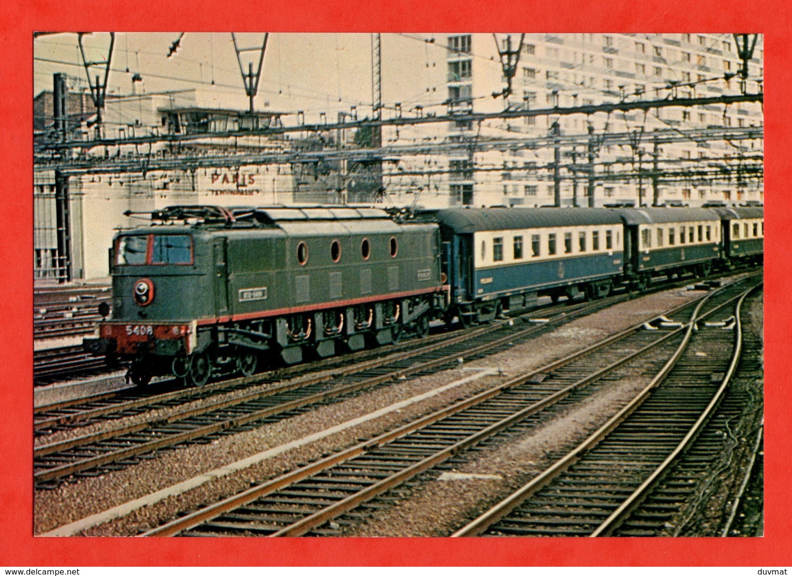 Chemin De Fer Paris Montparnasse Arrivée D 'un Train Pullman Remorqué Par Une 202 Etat - Eisenbahnverkehr