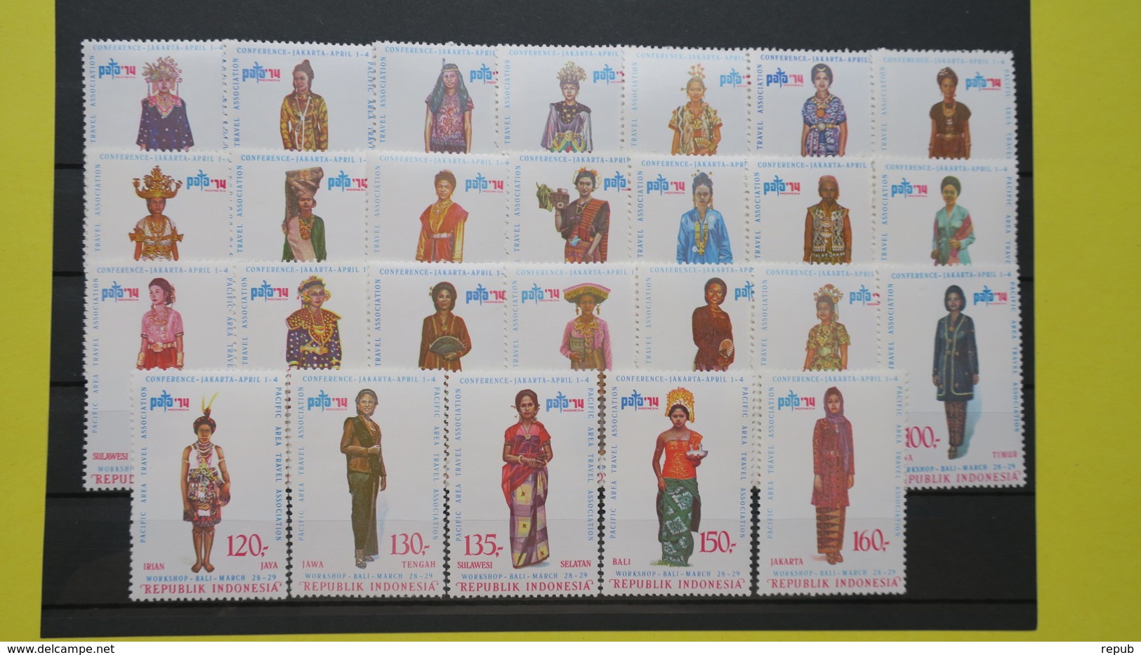 Indonésie  1974  Costumes Féminins  675 à 700 ( 26 Val) Neuf ** Côte 115&euro; - Indonesia