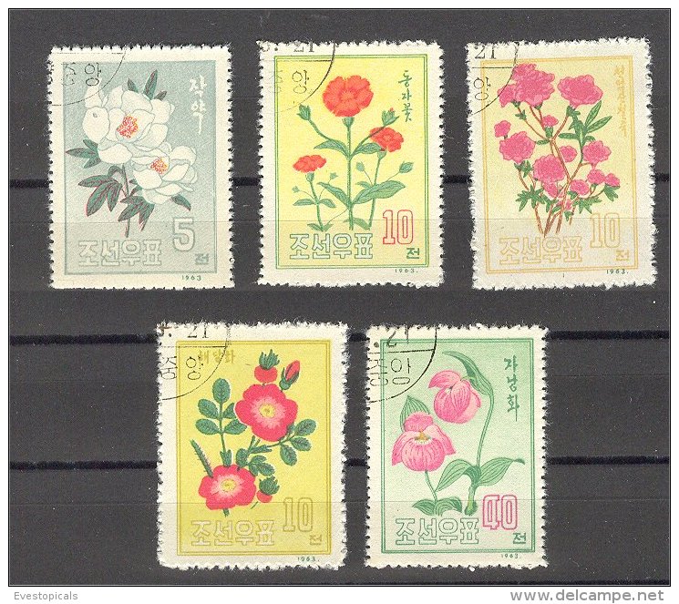 NORTH KOREA, FLOWERS 1963, USED SET - Corée Du Nord