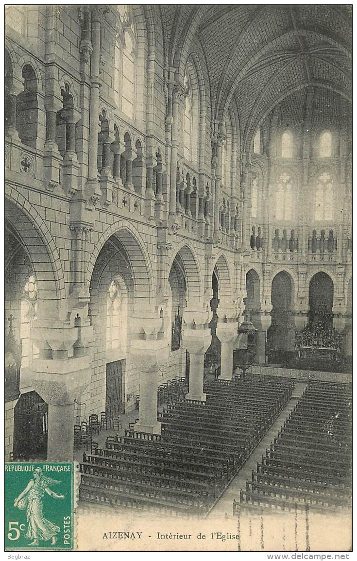 AIZENAY        INTERIEUR DE L EGLISE - Aizenay