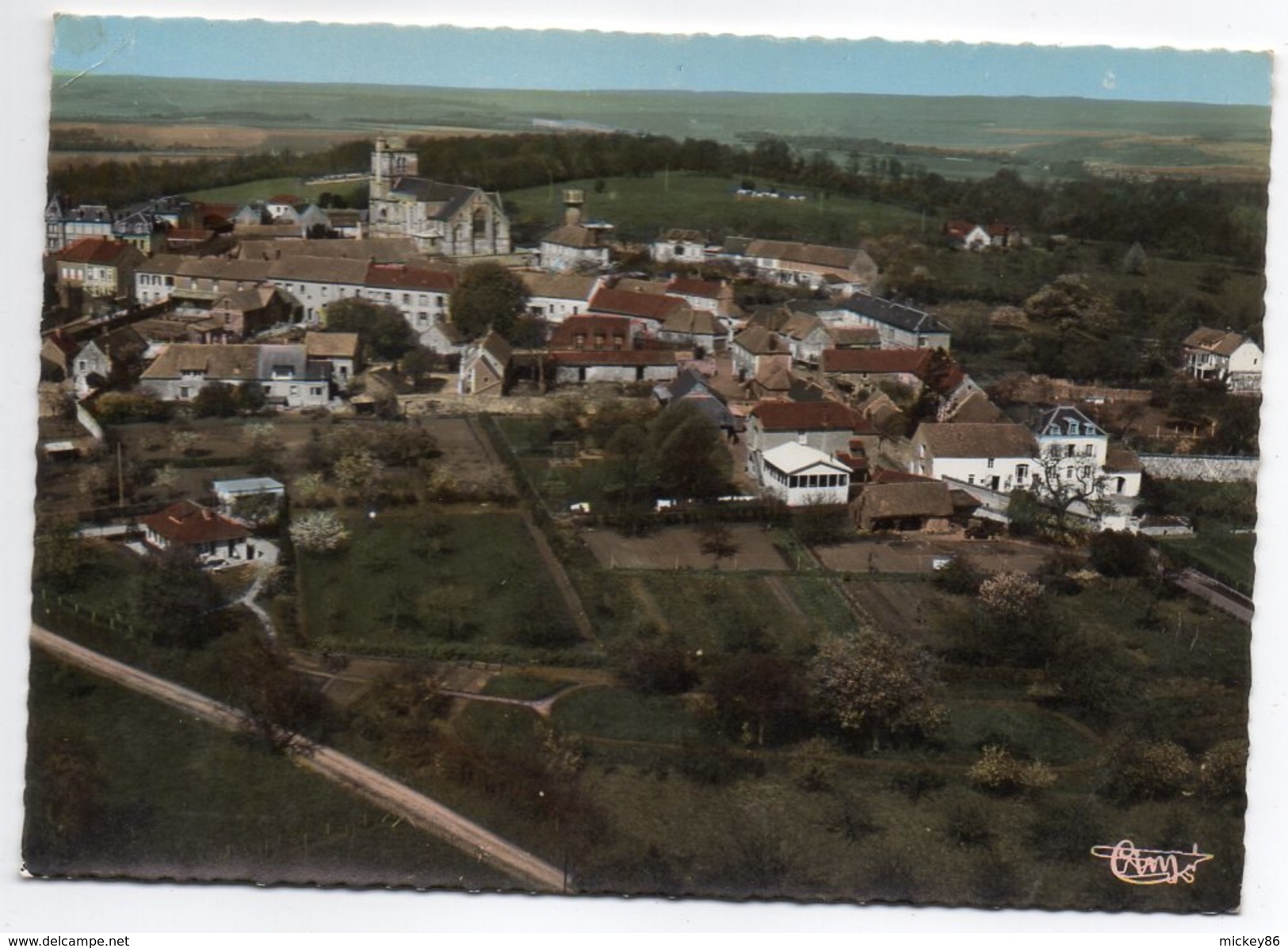 MONTJAVOULT -- Vue Aérienne--Centre Bourg--La Clé Des Champs  Cpsm 15 X 10 N°377-30 A  éd Combier....pas Très Courante - Montjavoult