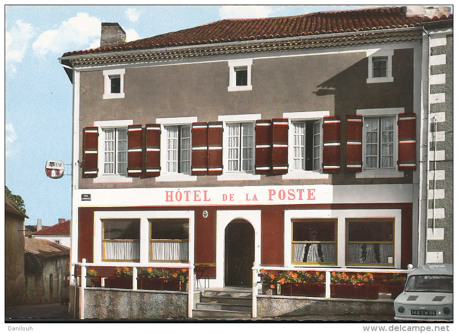 86 // AVAILLES LIMOUZINE   Hotel De La Poste   CPSM GRAND FORMAT  Ac 5597 Edit SPADEM - Availles Limouzine