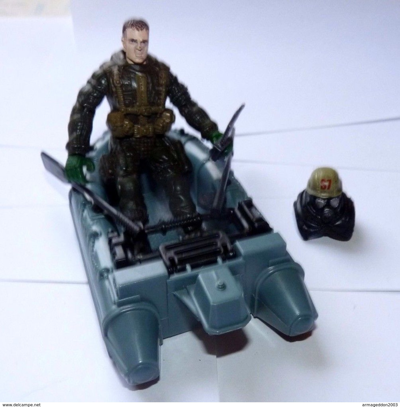 GI JOE CANOE DE SAUVETAGE + SOLDAT ARME D'UN COUTEAU + CASQUE CHAP MEI - GIJö