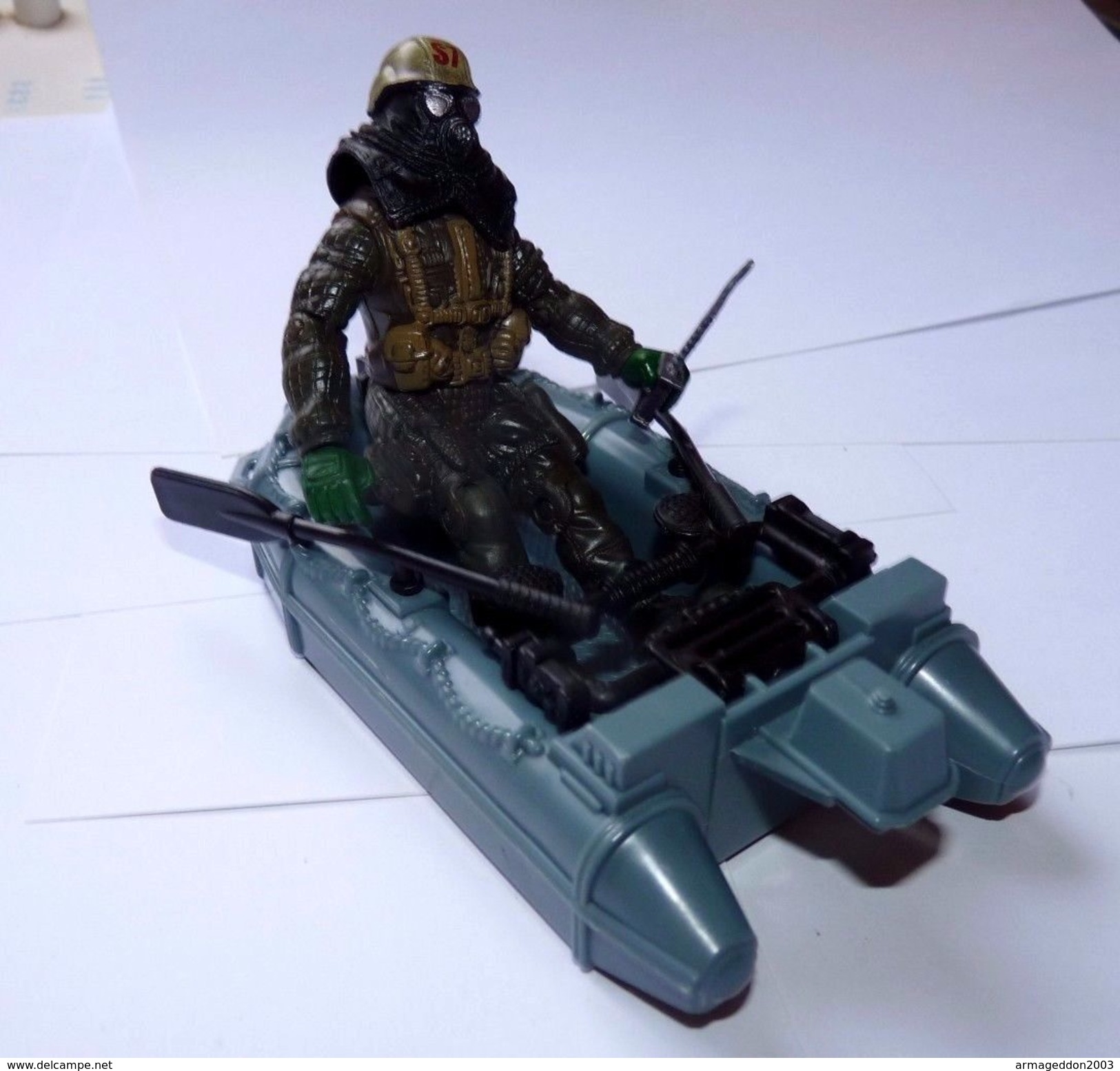 GI JOE CANOE DE SAUVETAGE + SOLDAT ARME D'UN COUTEAU + CASQUE CHAP MEI - GIJö