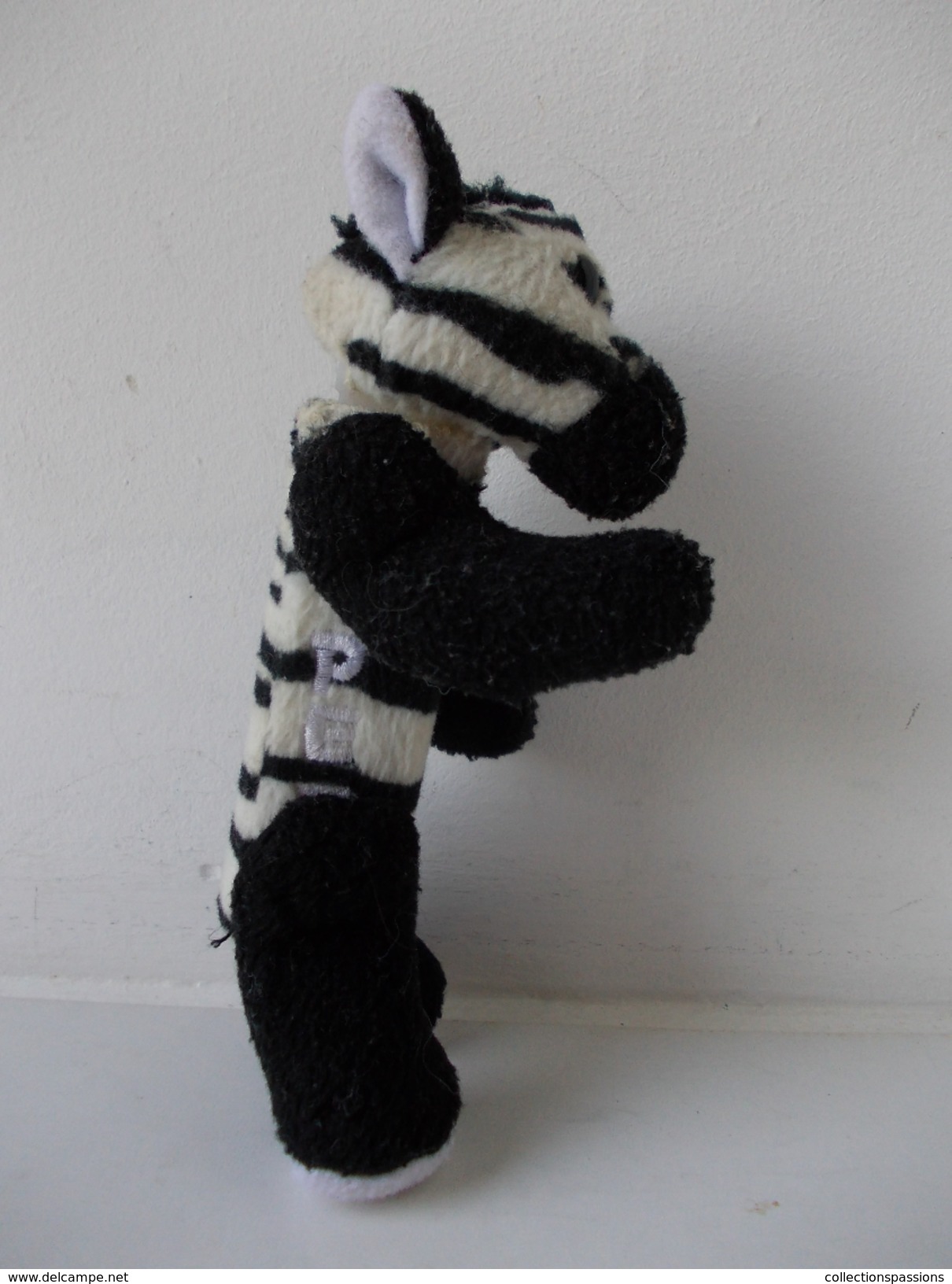 - PEZ En Peluche. ZEBRE - 13,5 Cm - - Pez