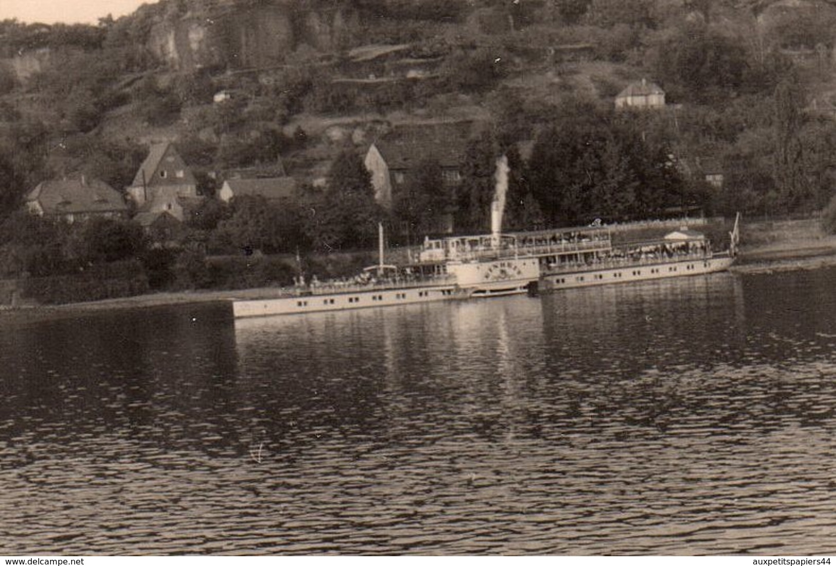 Photo Originale Reflet De Bateau à Roues à Aubes, Bateau à Vapeur à Fond Plat Et à Faible Tirant D'eau - Boats