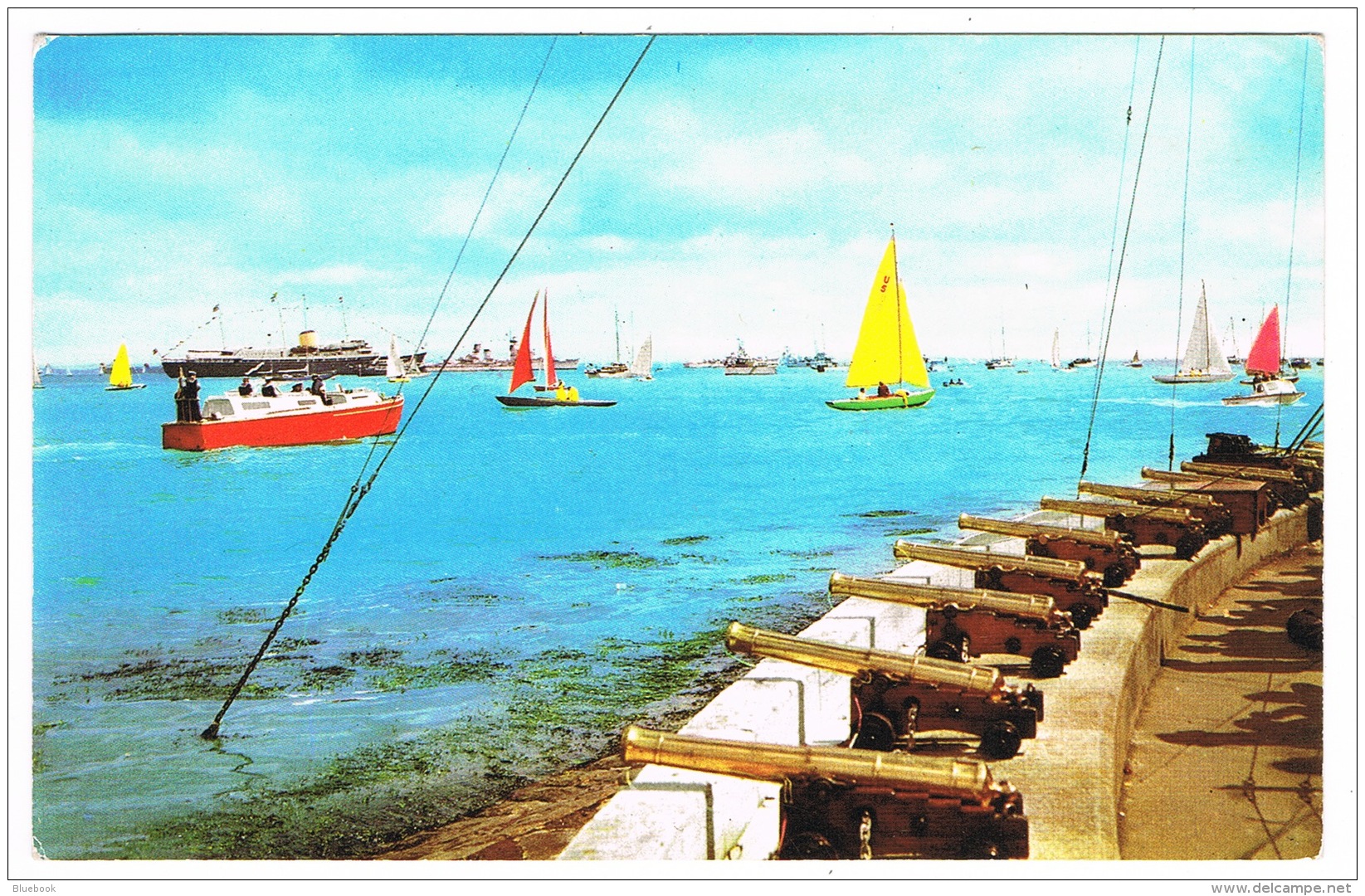 RB 1156 - Postcard - The Royal Yacht Squadron - Cowes Isle Of Wight - Guns Canons - Cowes