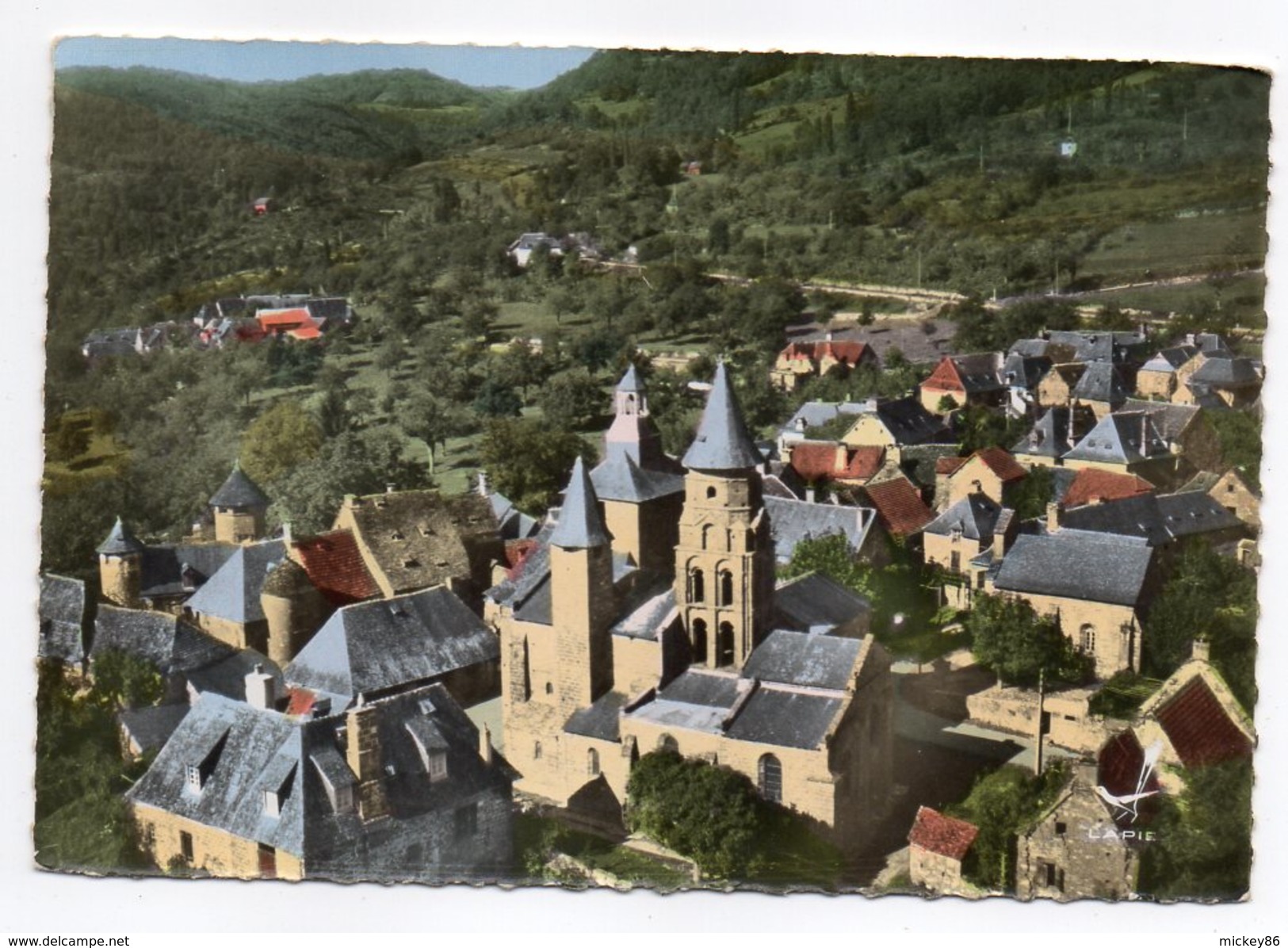 COLLONGES LA ROUGE-En Avion..Vue Aérienne--Eglise Du XII°s-- Cpsm 15 X 10 N° 1k éd LAPIE...à Saisir - Autres & Non Classés