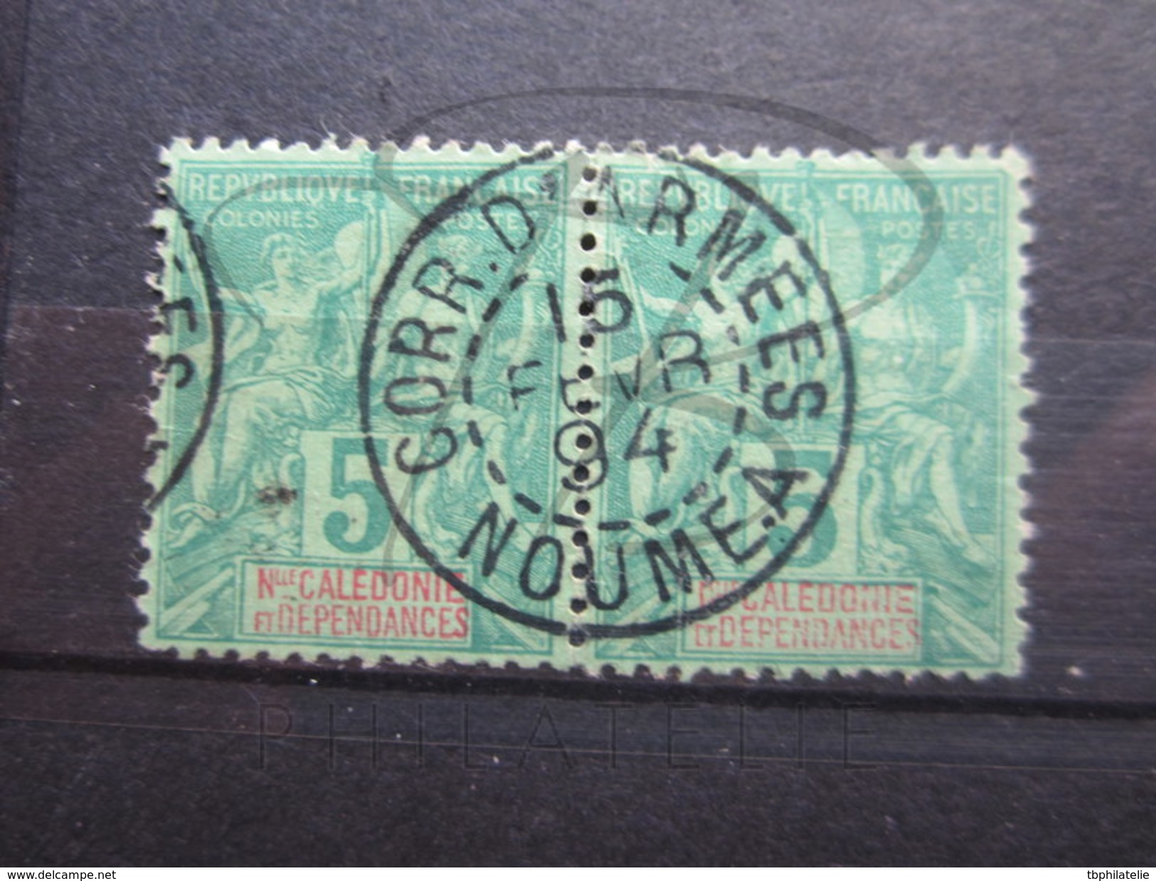 TIMBRES DE NOUVELLE-CALEDONIE N° 44 EN PAIRE , OBLITERATION " CORR. D'ARMEES - NOUMEA " !!!! - Gebruikt