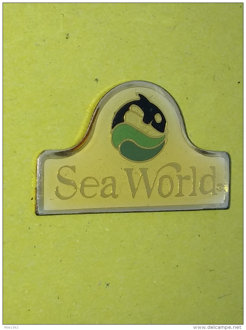 PINS 35 - SEA WORLD, FISH - Animaux