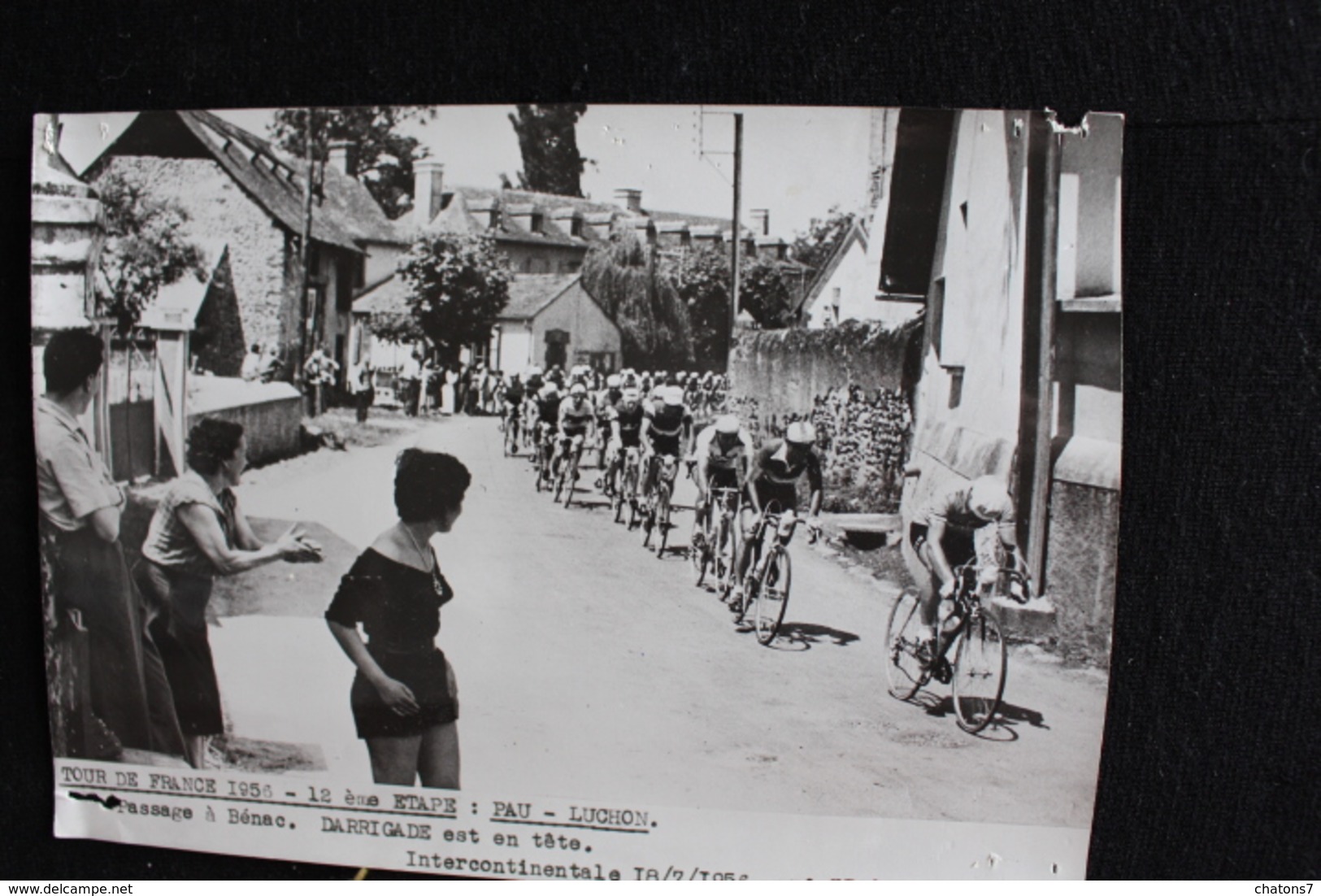 30/Tour De France 1956 - 12 ème Étape: Pau - Luchon. Passage à Bénac. Darrigade Est En Tête . - Radsport
