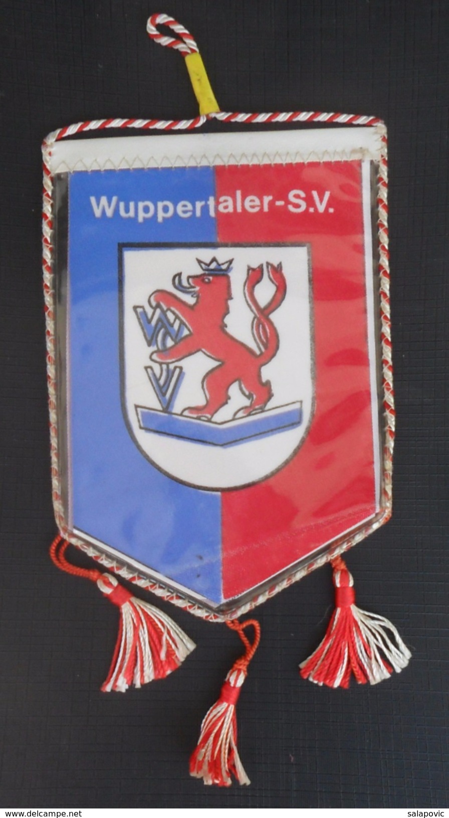WUPPERTALER SV GERMANY  FOOTBALL CLUB, SOCCER / FUTBOL / CALCIO, OLD PENNANT, SPORTS FLAG - Habillement, Souvenirs & Autres