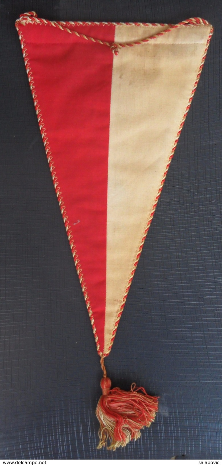 FC Schneider Westhoven 1966  FOOTBALL CLUB, SOCCER / FUTBOL / CALCIO, OLD PENNANT, SPORTS FLAG - Habillement, Souvenirs & Autres