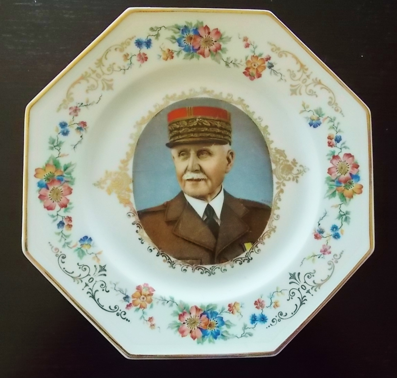 Assiette En Porcelaine De Limoges Maréchal Pétain - 1914-18