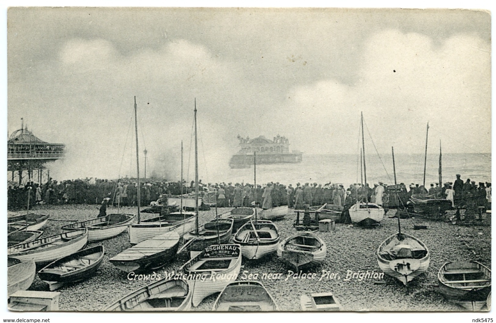 BRIGHTON : CROWDS WATCHING ROUGH SEA NEAR PALACE PIER - Brighton