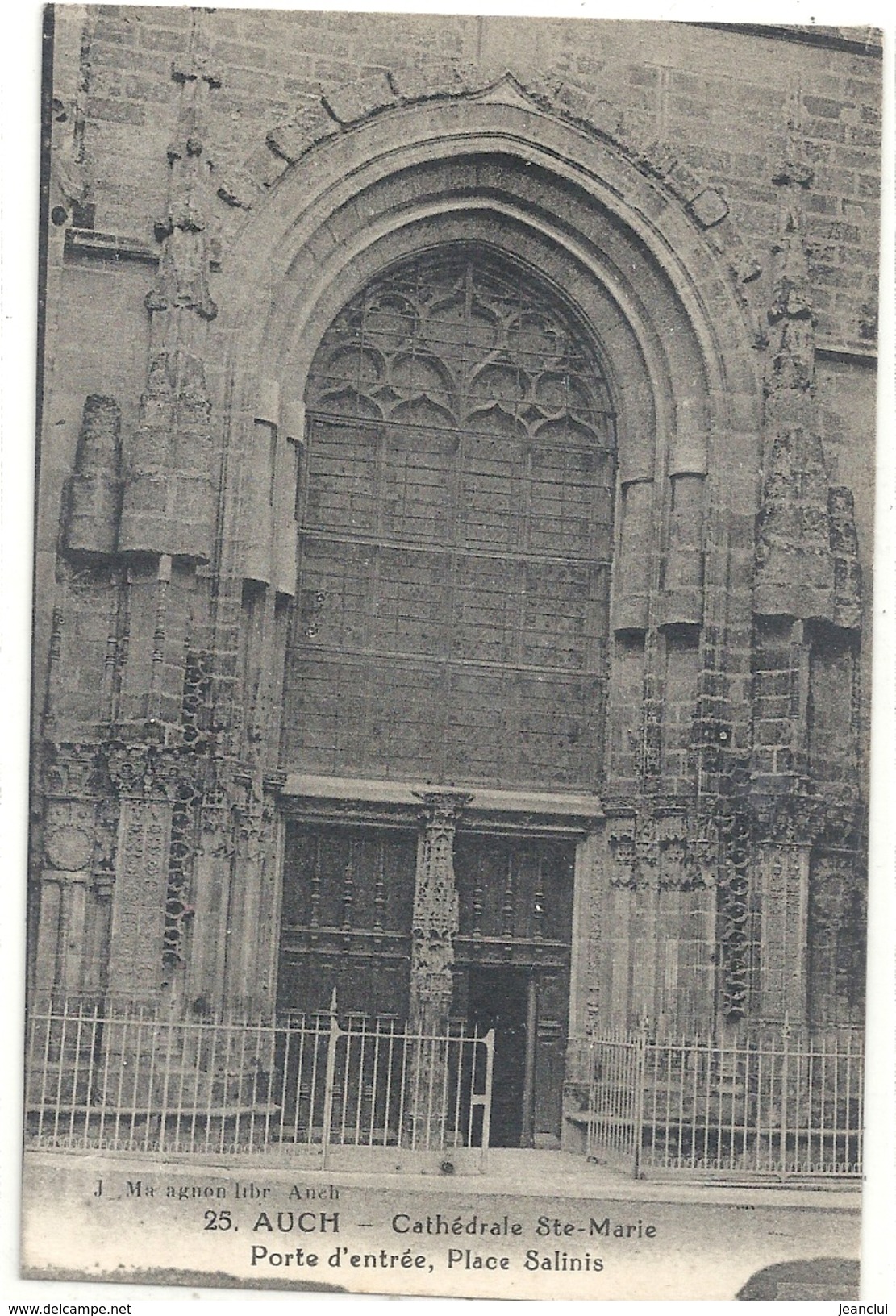 25. AUCH - CATHEDRALE Ste-MARIE . PORTE D'ENTREE PLACE SALINIS . NON ECRITE - Auch