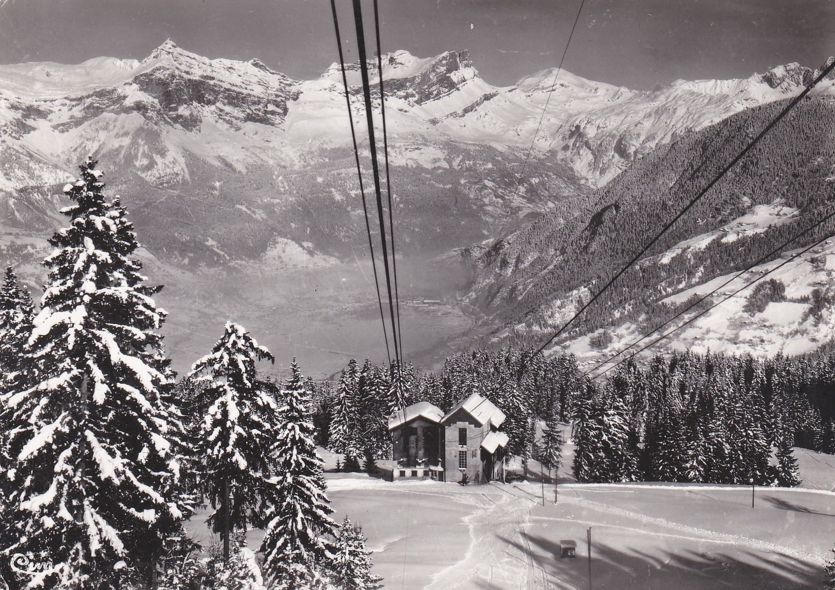 CPSM Dentelée En NB De ST-GERVAIS Les BAINS  (74)  -  Gare Du Téléphérique Du Bettex Et Chaîne De Warens     //  TBE - Saint-Gervais-les-Bains