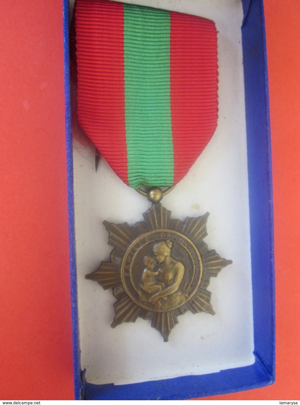 France Médaille D'honneur Du Travail Ministère Santé Publique & Population République Française La Patrie Reconnaissante - France