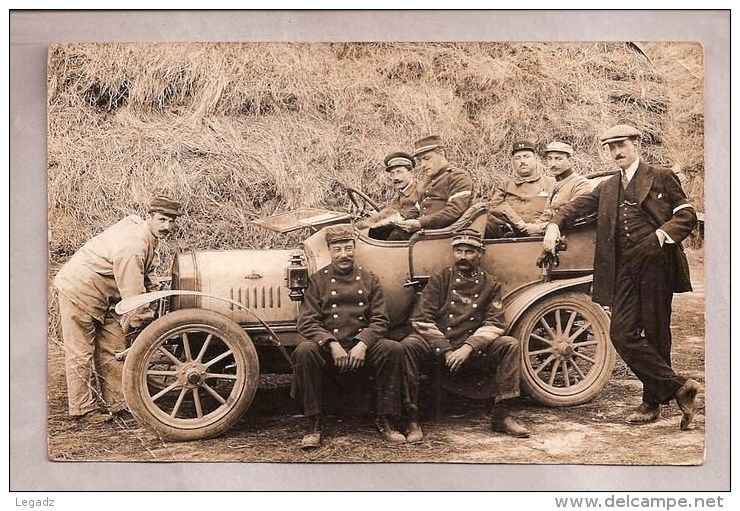 Carte Photo - A Identifier - Militaria - Automobile - Soldats - Civil Avec Brassard - Matériel