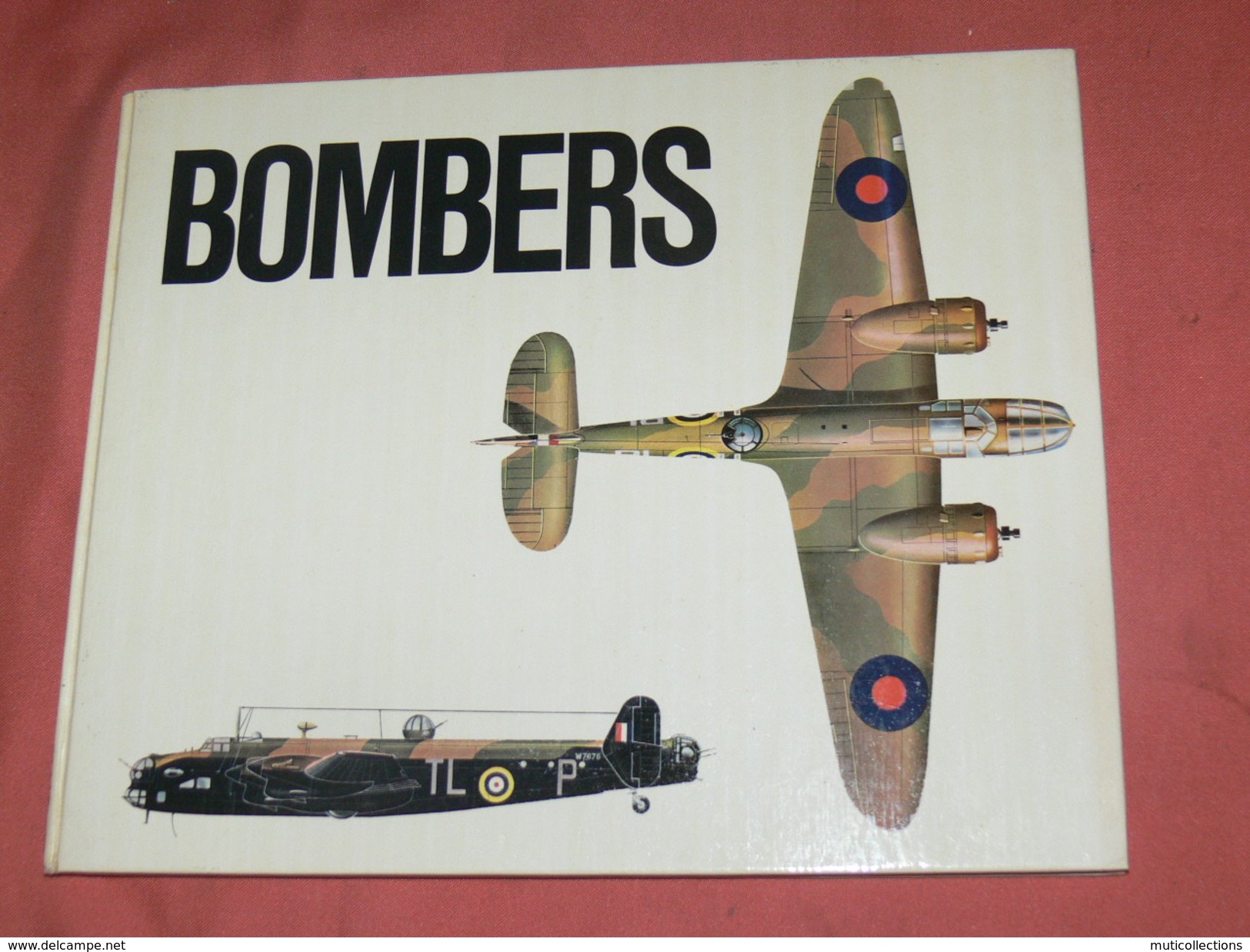 AVION MILITARIA / GUERRE WWII /  RAF  BOMBERS  OF WORLD WAR TWO VOLUME 2 / HYLTON LACY PUBLISHERS 1973 - Avión