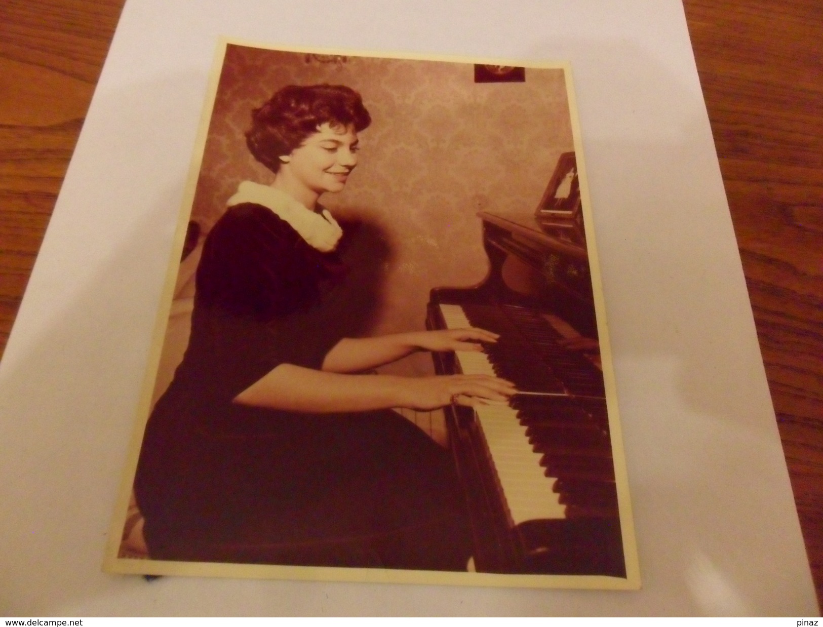 FOTO  SIGNORINA  AL PIANO  1959 - Persone Anonimi