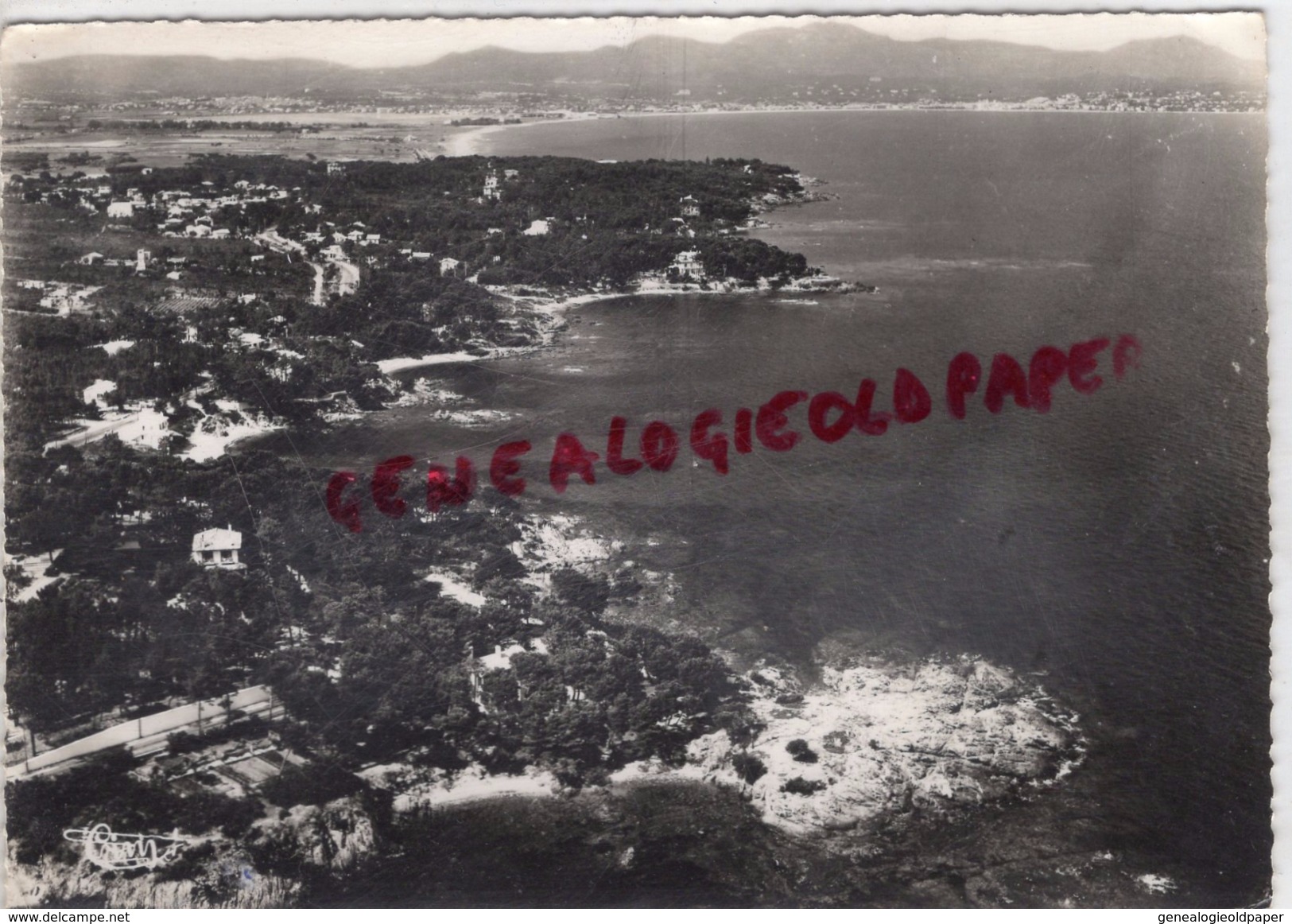 83 - SAINT AYGULF- VUE AERIENNE SUR LES RIVES D'OR-BORDS DE MER-DANS LE FOND FREJUS ET ST RAPHAEL -1957 - Saint-Aygulf