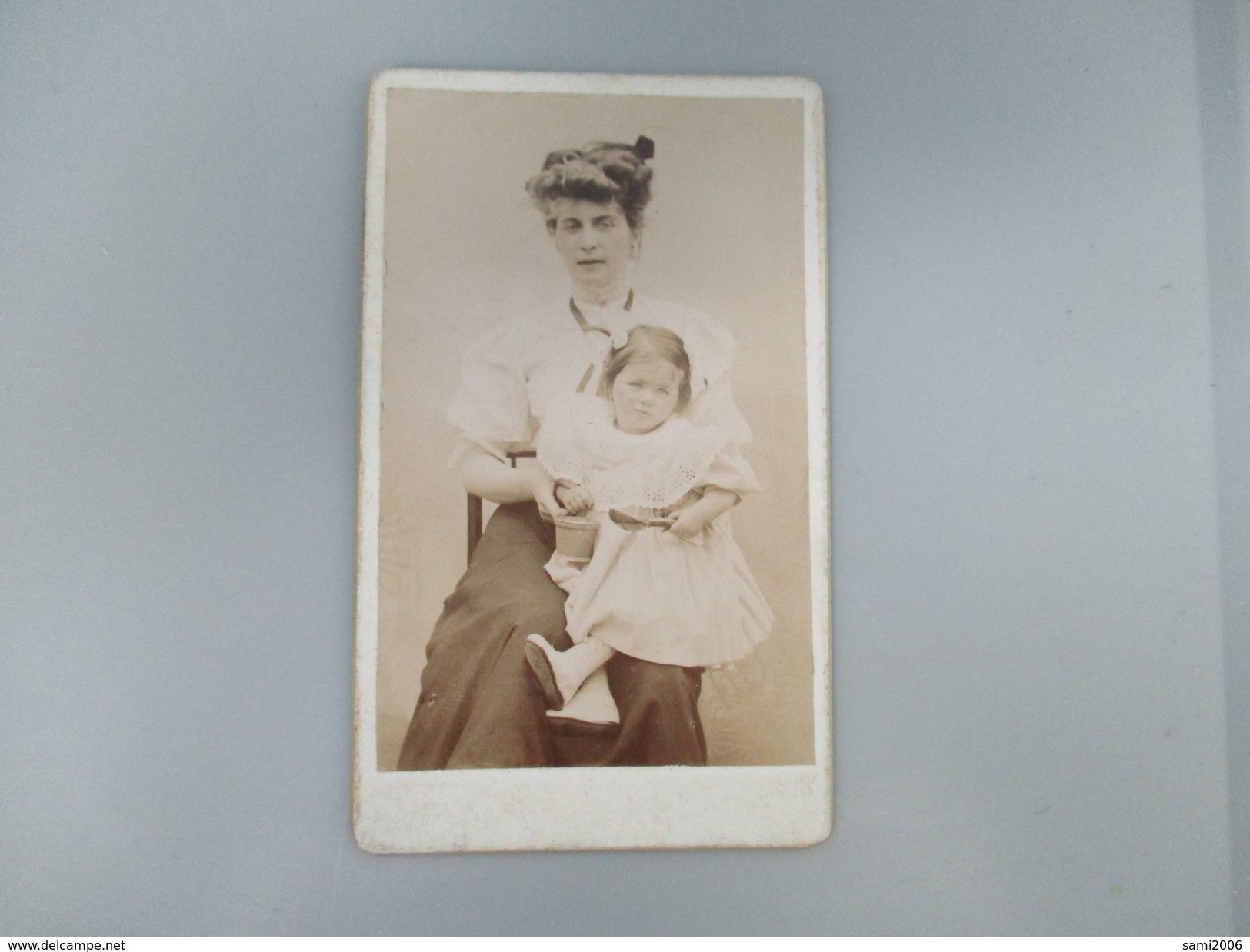 CDV FEMME PETITE FILLE   PHOTOGRAPHE LOUIS BOUVERIE 61 PASSAIS - Cartes De Visite