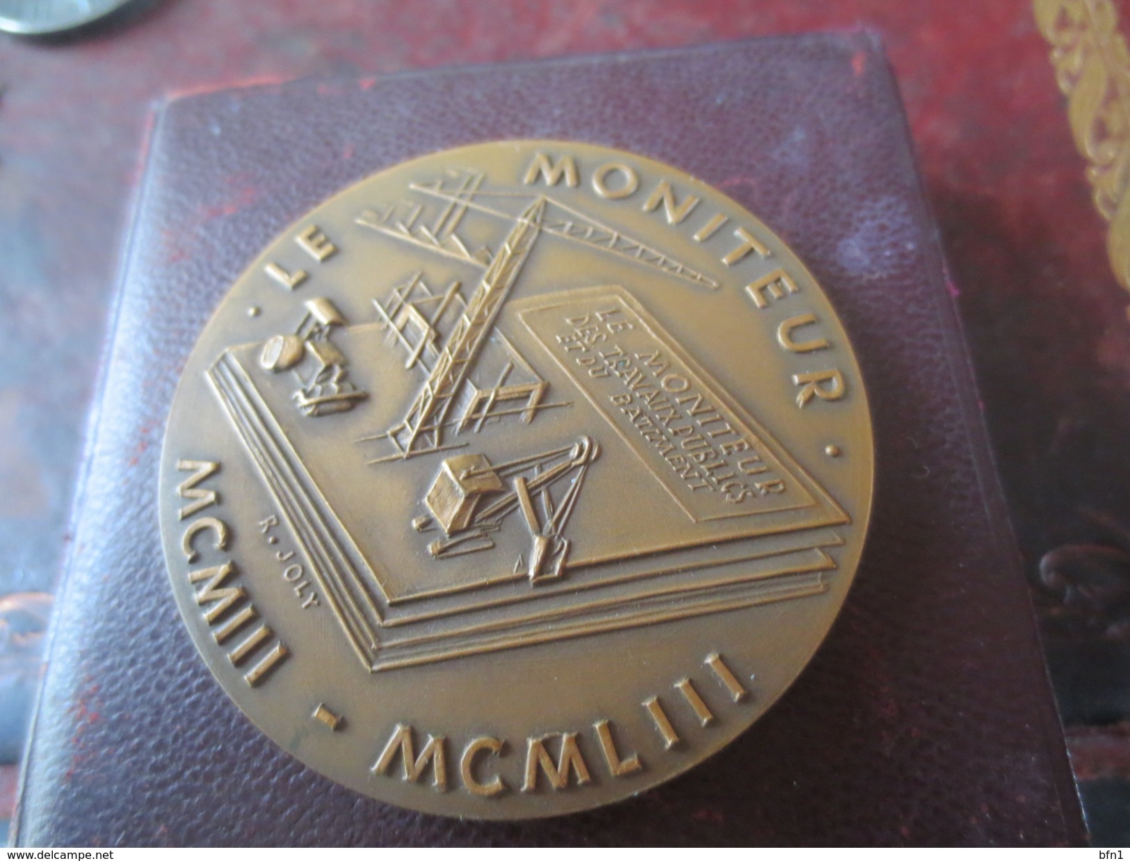 MEDAILLE CINQUANTENAIRE DU MONITEUR DES TRAVAUX PUBLICS ET DU BÂTIMENT- 1953- GRAVEUR JOLY - VOIR PHOTOS - Professionnels / De Société