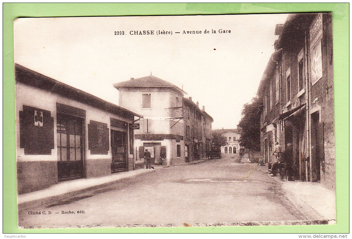 CHASSE - Avenue De La GARE - Vue Différente - Peu Courant - Ed. Roche - 2 Scans - Autres & Non Classés