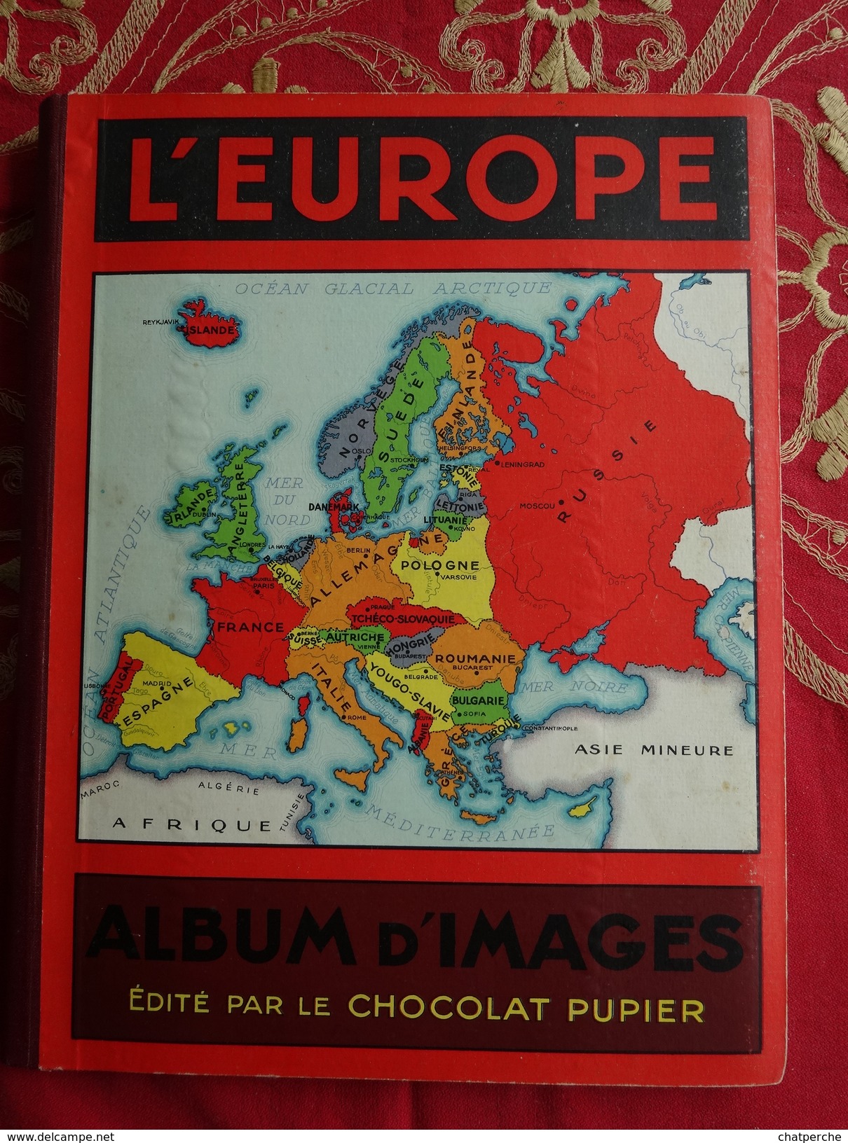 COMPLET ALBUM D'IMAGES  EDITE PAR LE CHOCOLAT PUPIER L'EUROPE AVEC ETUI RANGEMENT MOINS BON ETAT ALBUM 32 X 25 CM - Autres & Non Classés