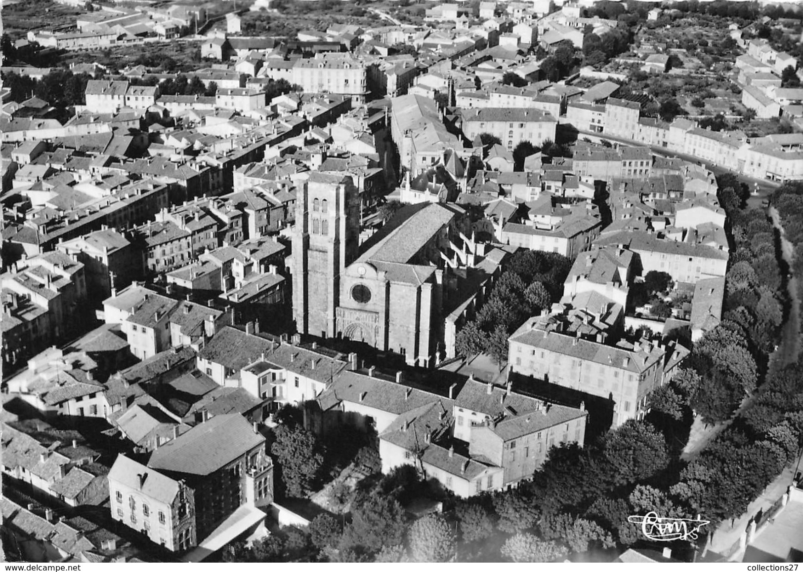 42-MONTBRISON- QUARTIER DE LA CATHEDRALE - VUE AERIENNE - Montbrison