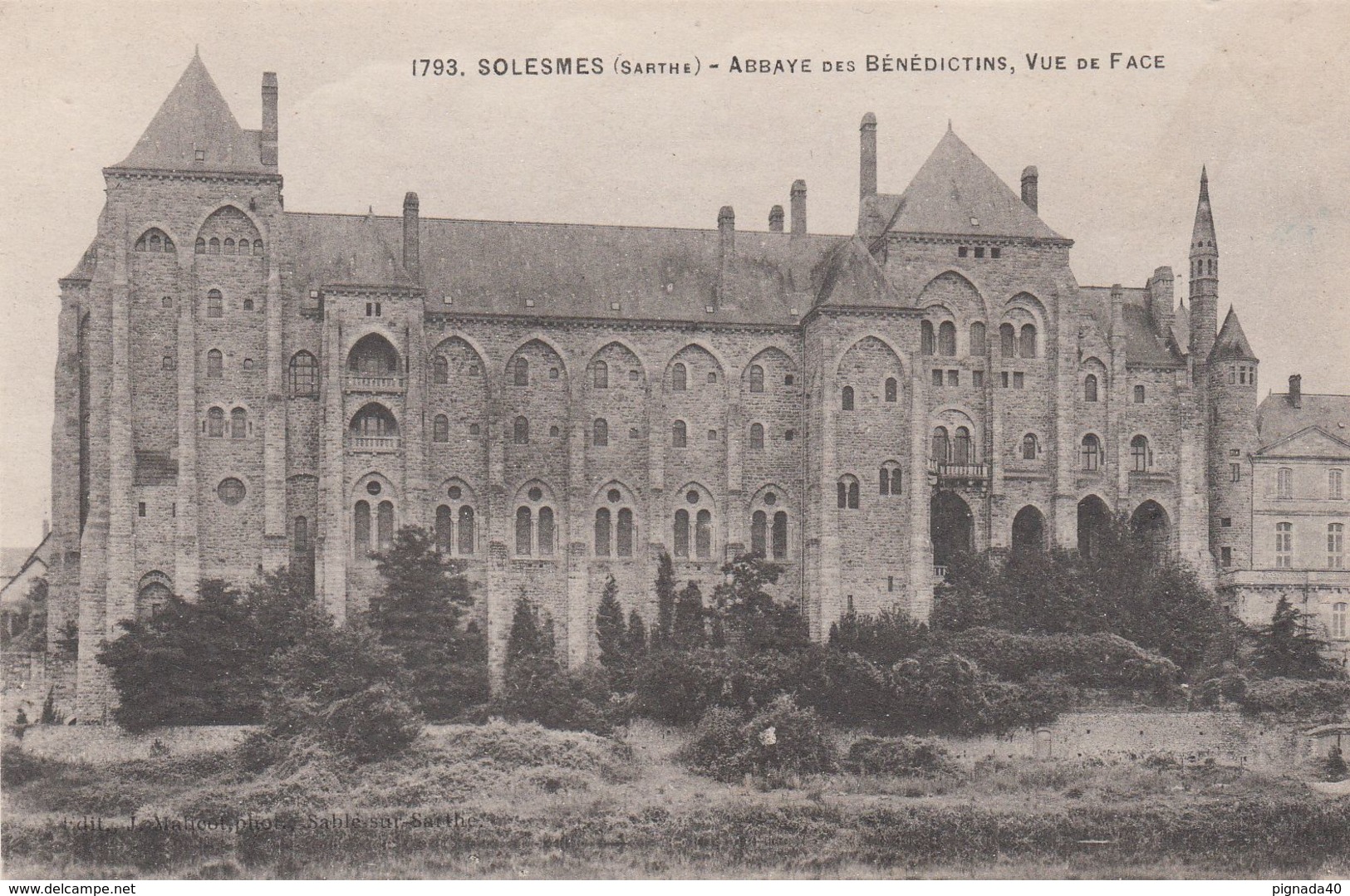 Cp , 72 , SOLESMES , Abbaye Des Bénédictins , Vue De Face - Solesmes