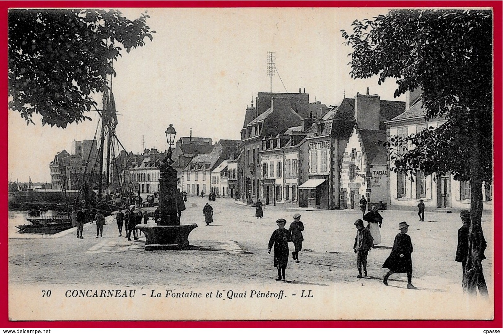 CPA 29 CONCARNEAU Finistère - La Fontaine Et Le Quai Pénéroff ° LL - Concarneau