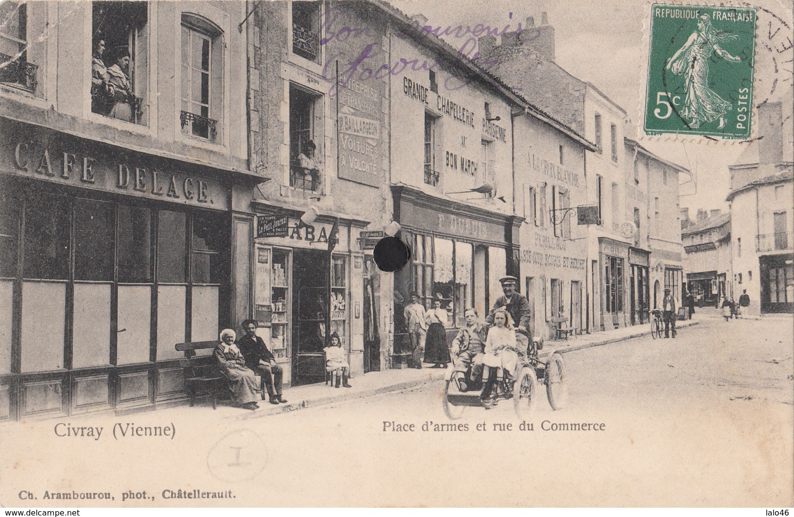 CIVRAY  - Place D'armes Et Rue Du Commerce - Civray