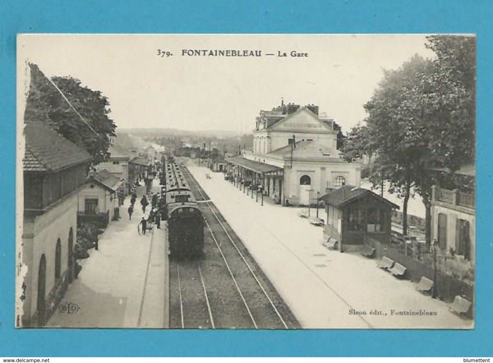 CPA 379 - Chemin De Fer Train En Gare De FONTAINEBLEAU 77 - Fontainebleau
