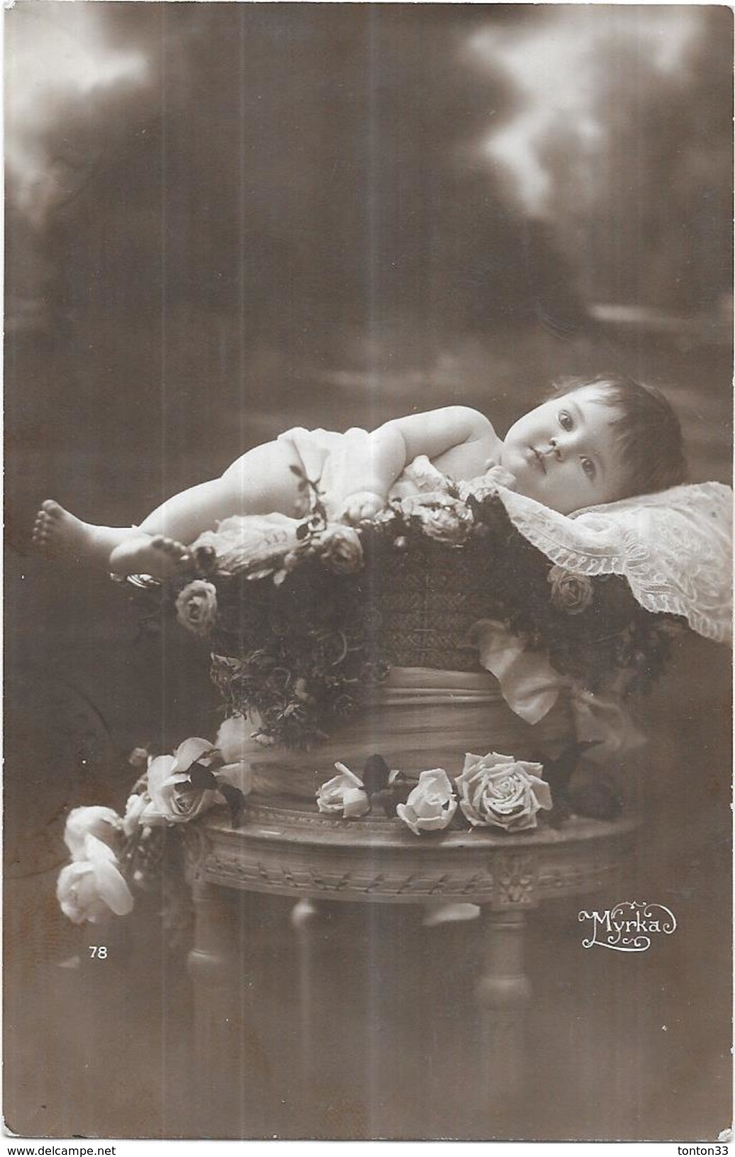 CARTE PHOTO A IDENTIFIER -  Adorable Bébé - Photo MYRKA - Envoyé En 1915 - LYO86 - - Fotografía