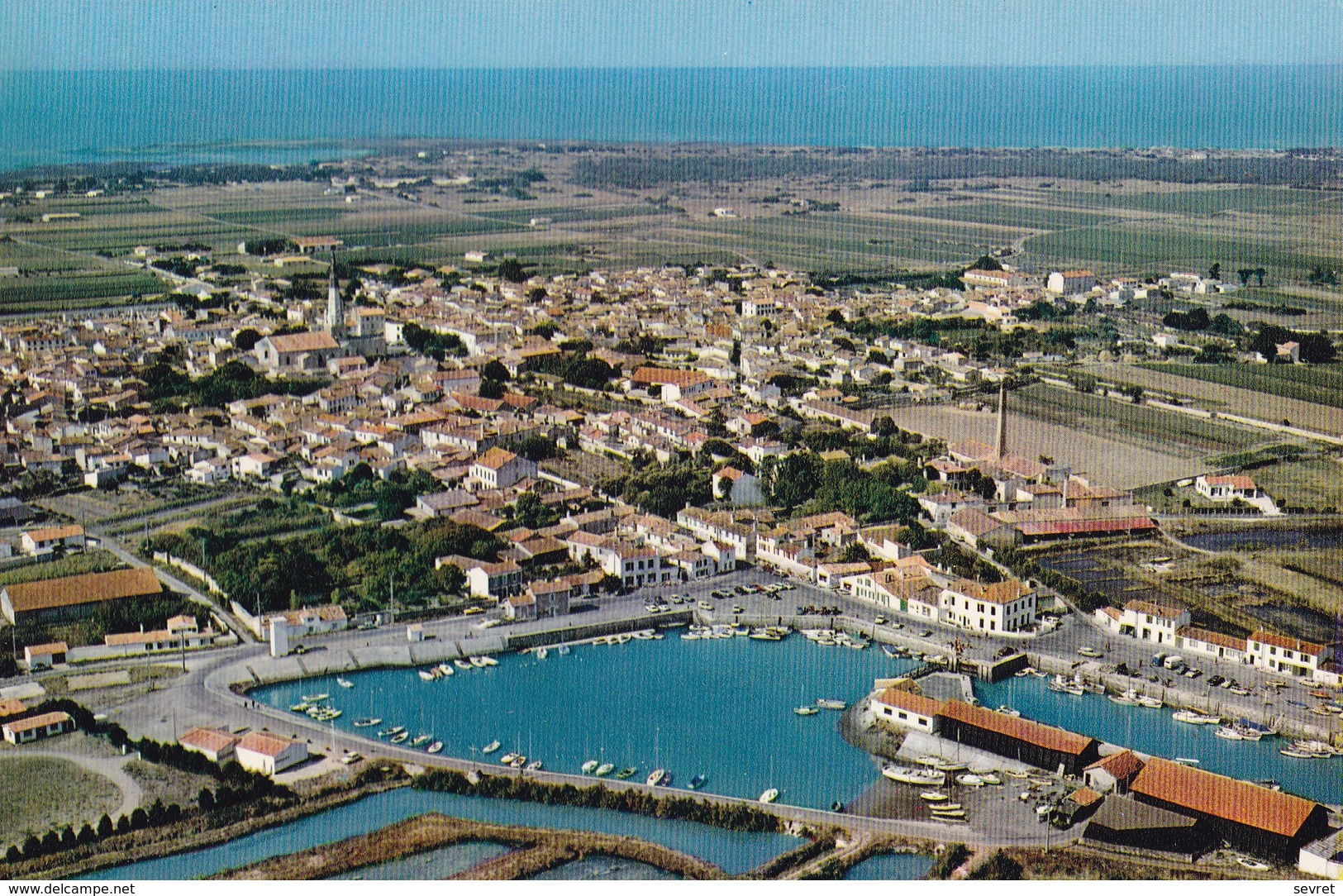 ARS EN RE. - Vue Aérienne Avec Le Bassin. Cliché Pas Courant - Autres & Non Classés