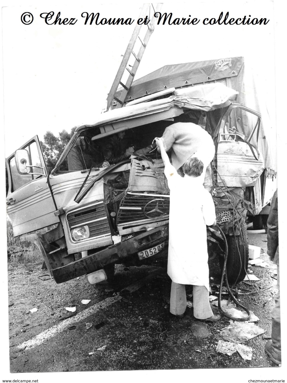 TIL CHATEL 1980 - LOT DE 4 PHOTOS - ACCIDENT CAMION - INTERVENTION POMPIERS - SOCIETE REYNAUD LYON LOUHANS - COTE D OR - Professions