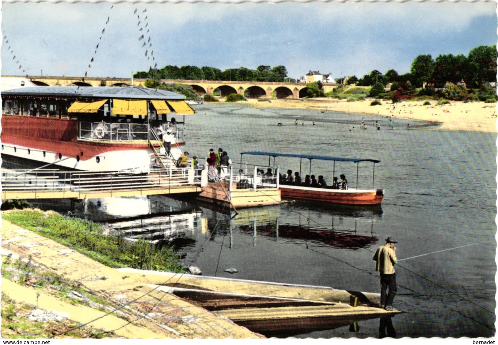 NEVERS ... LES BORDS DE LOIRE ... LA PENICHE .... PECHEUR A LA LIGNE - Nevers