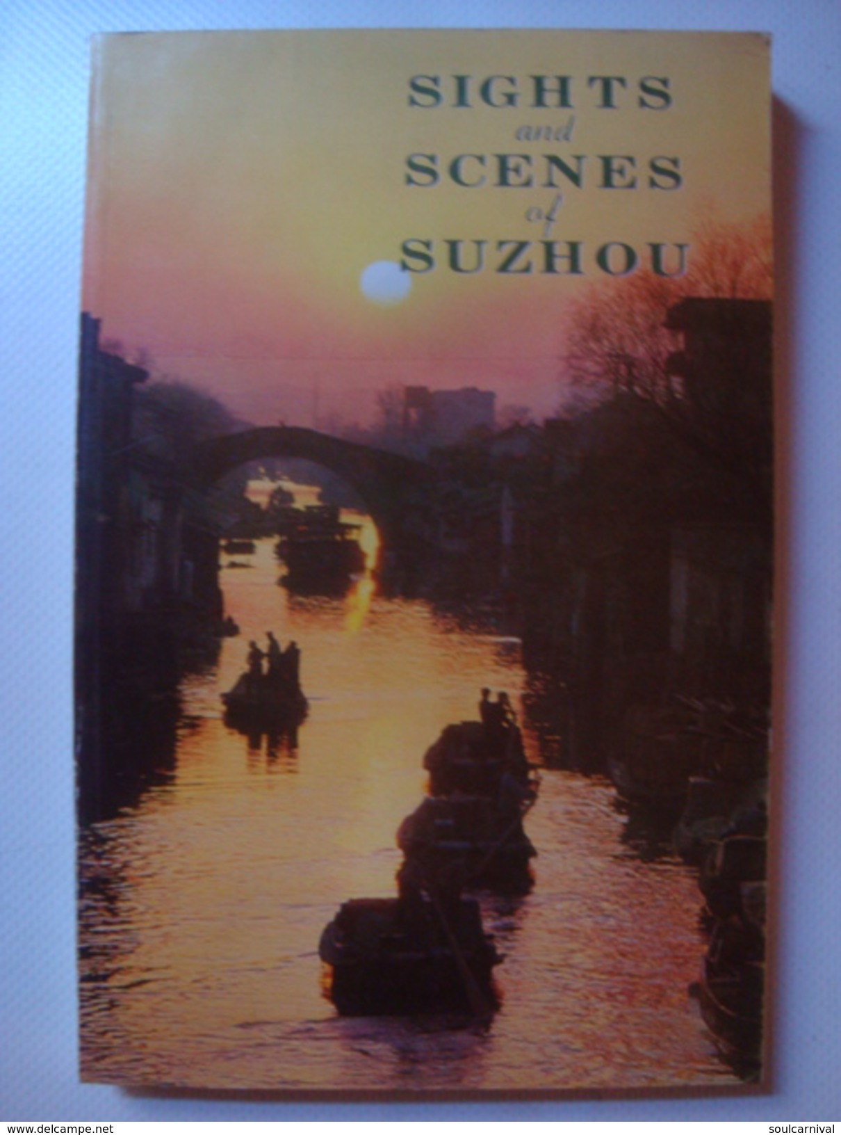 SIGHTS AND SCENES OF SUZHOU - ZHONG JUNHUA - ZHAOHUA PUBLISHING (BEIJING CHINA 1983). FIRST EDITION COLOR PHOTOS JIANGSU - Asien