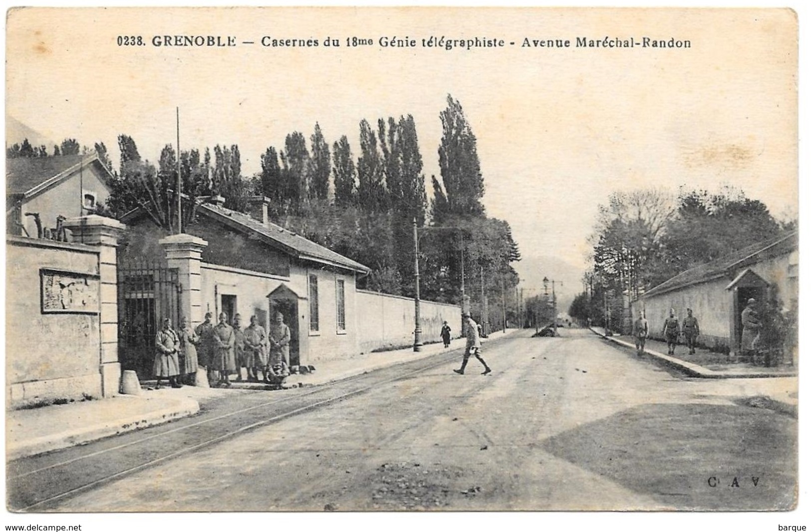 D38. CPA . GRENOBLE . Casernes Du 18éme GENIE TELEGRAPHISTE . Avenue Marechal Randon . Animation ... - Grenoble