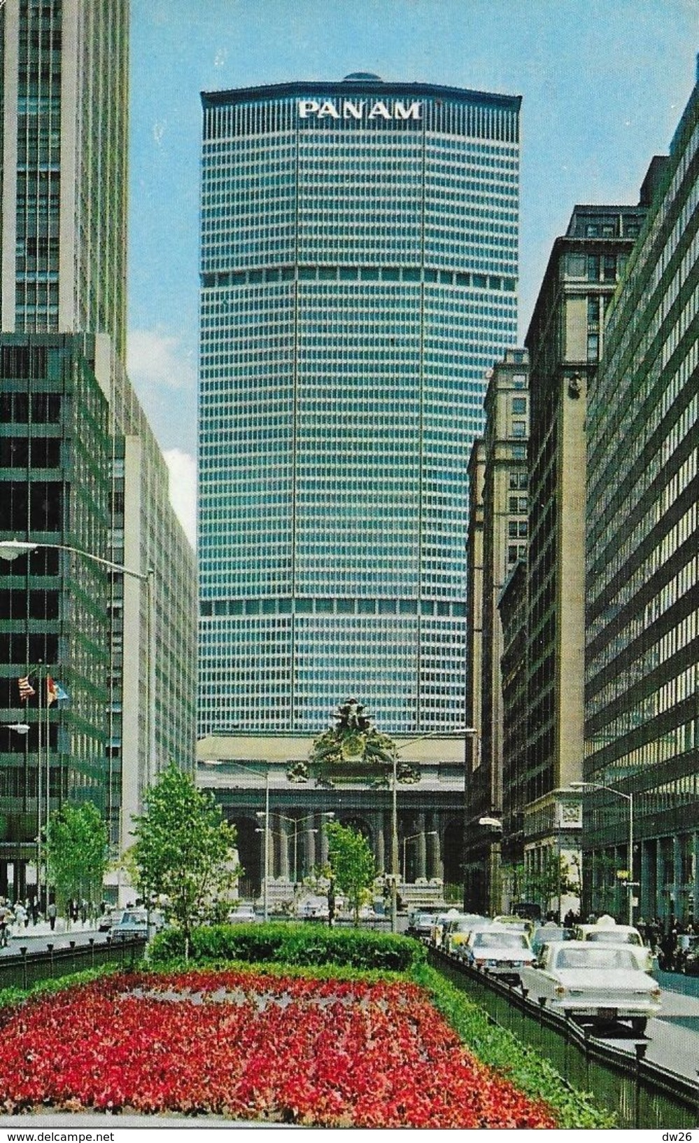 Pan Am Building With Grand Central Station As Seen From Park Avenue - New York City - Autres Monuments, édifices