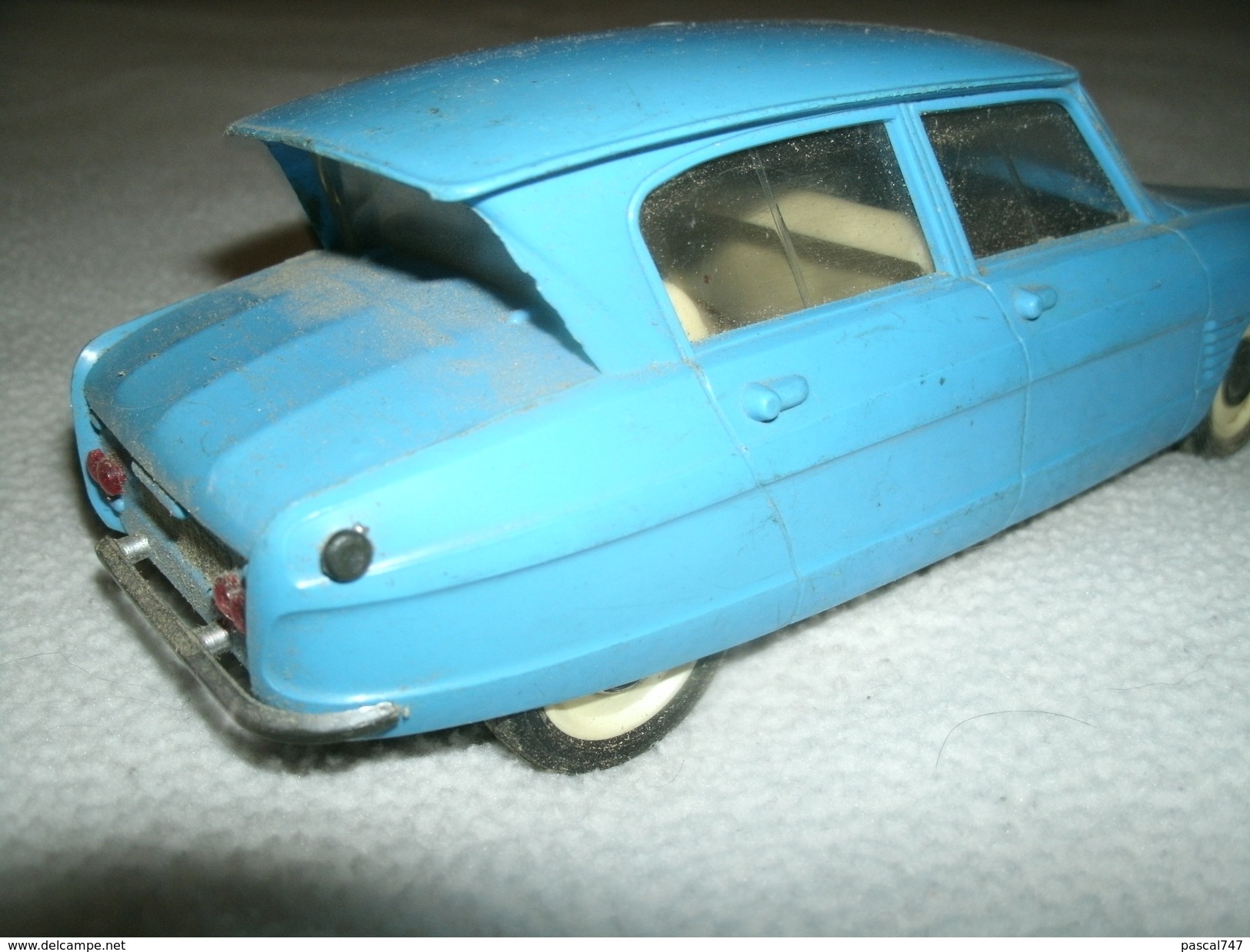 Citroen Ami 6   échelle 1:20  Plastique  à Friction  657 Rs 75 - Toy Memorabilia